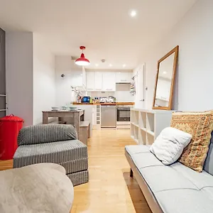 luxury-modern-apartment-near-shoreditch-bethnal-green.brighton-hotels-england.com/